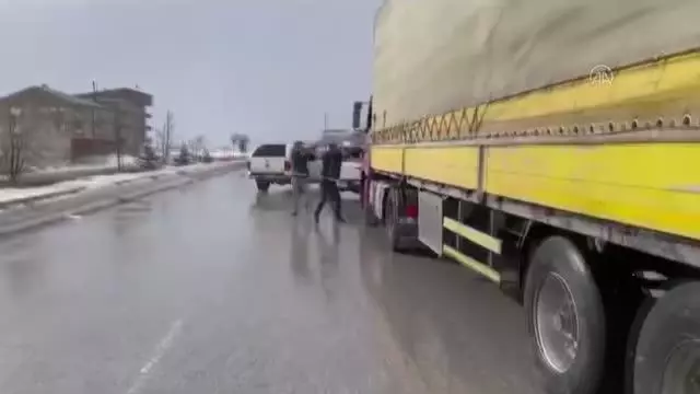 Hakkari'de 3 ton 300 litre asit anhidrit ele geçirildi Hakkari'de 3 ton 300 litre asit anhidrit ele geçirildi