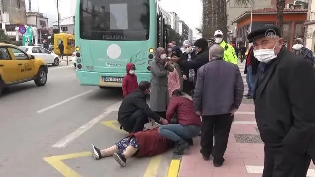 Halk otobüsünden düşen kadın yaralandı Halk otobüsünden düşen kadın yaralandı