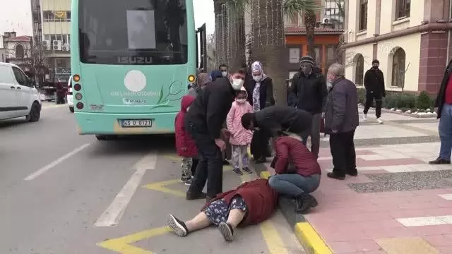 Halk otobüsünden düşen kadın yaralandı Halk otobüsünden düşen kadın yaralandı