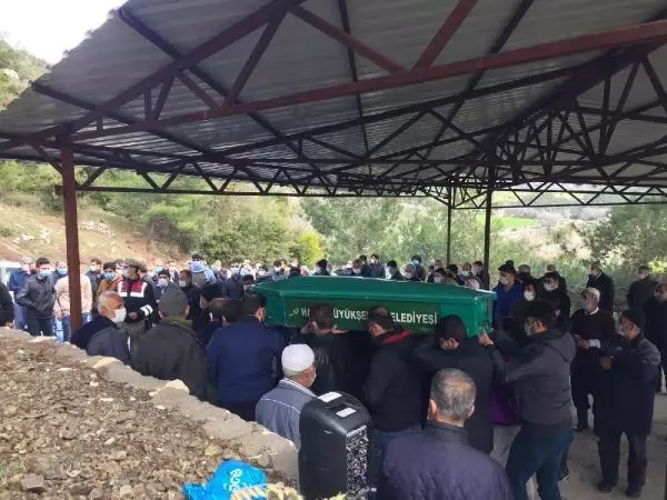 İntihar eden doktor, memleketi Hatay'da son yolcuğuna uğurlandı İntihar eden doktor, memleketi Hatay'da son yolcuğuna uğurlandı