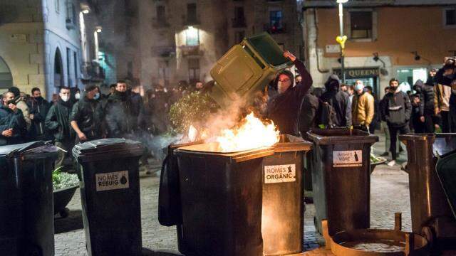 İspanya'da Rap sanatçısı Hasel'e destek için düzenlenen gösterilere polis müdahale etti