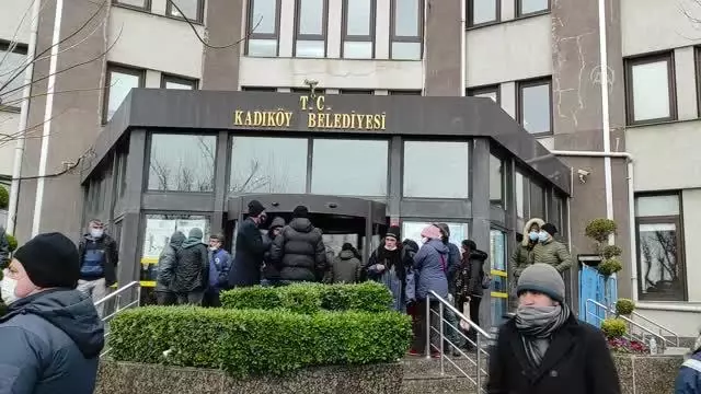 Kadıköy Belediyesi TİS'in imzalandığını duyurdu, işçiler tepki gösterdi Kadıköy Belediyesi TİS'in imzalandığını duyurdu, işçiler tepki gösterdi