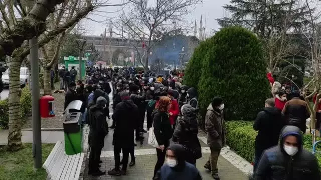 Kadıköy Belediyesi TİS'in imzalandığını duyurdu, işçiler tepki gösterdi Kadıköy Belediyesi TİS'in imzalandığını duyurdu, işçiler tepki gösterdi