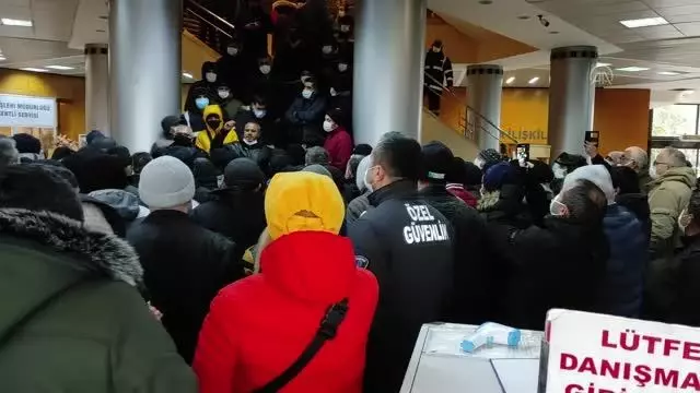 Kadıköy Belediyesi TİS'in imzalandığını duyurdu, işçiler tepki gösterdi Kadıköy Belediyesi TİS'in imzalandığını duyurdu, işçiler tepki gösterdi