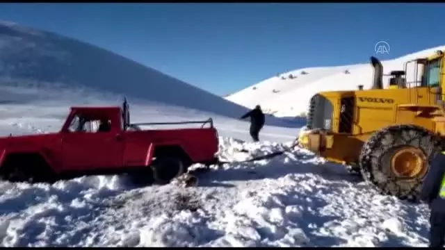 KAHRAMANMARAŞ - Karda mahsur kalan baba ve 2 çocuğu kurtarıldı KAHRAMANMARAŞ - Karda mahsur kalan baba ve 2 çocuğu kurtarıldı