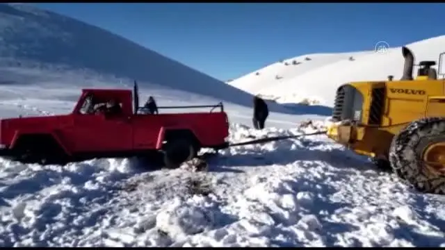 KAHRAMANMARAŞ - Karda mahsur kalan baba ve 2 çocuğu kurtarıldı KAHRAMANMARAŞ - Karda mahsur kalan baba ve 2 çocuğu kurtarıldı