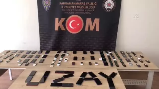 KAHRAMANMARAŞ - Polis ekipleri, ele geçirilen gümrük kaçağı cep telefonlarıyla 'Uzay' yazdı KAHRAMANMARAŞ - Polis ekipleri, ele geçirilen gümrük kaçağı cep telefonlarıyla 'Uzay' yazdı