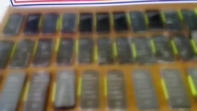 KAHRAMANMARAŞ - Yolcu otobüsünde kaçak cep telefonu ve uyuşturucu madde ele geçirildi KAHRAMANMARAŞ - Yolcu otobüsünde kaçak cep telefonu ve uyuşturucu madde ele geçirildi
