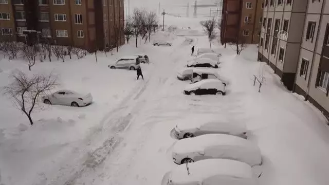 Kar yağışı hayatı olumsuz etkiliyor Kar yağışı hayatı olumsuz etkiliyor