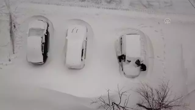 Kar yağışı hayatı olumsuz etkiliyor Kar yağışı hayatı olumsuz etkiliyor