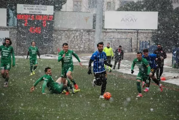Karacabey Belediyespor - Kırklarelispor: 3-1 Karacabey Belediyespor - Kırklarelispor: 3-1