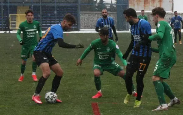 Karacabey Belediyespor - Kırklarelispor: 3-1 Karacabey Belediyespor - Kırklarelispor: 3-1