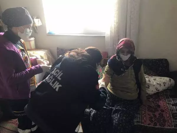 Kardan yolu kapanan hastasının yardımına sağlıkçılar yetişti Kardan yolu kapanan hastasının yardımına sağlıkçılar yetişti