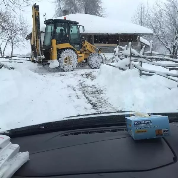 Kardan yolu kapanan hastasının yardımına sağlıkçılar yetişti Kardan yolu kapanan hastasının yardımına sağlıkçılar yetişti