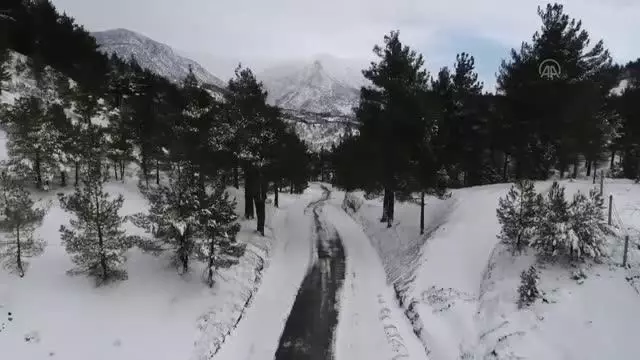 Karla mücadele çalışmaları devam ediyor Karla mücadele çalışmaları devam ediyor