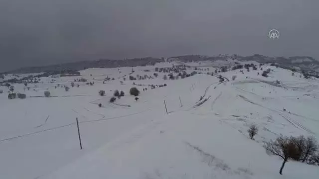 Karla mücadele çalışmaları devam ediyor Karla mücadele çalışmaları devam ediyor