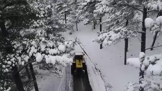 Karla mücadele çalışmaları devam ediyor Karla mücadele çalışmaları devam ediyor