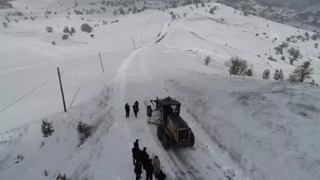 Karla mücadele çalışmaları devam ediyor Karla mücadele çalışmaları devam ediyor