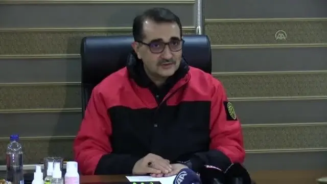 KASTAMONU - Bakan Dönmez, kırsaldaki şebekelerin yenilenmesine ağırlık vereceklerini söyledi KASTAMONU - Bakan Dönmez, kırsaldaki şebekelerin yenilenmesine ağırlık vereceklerini söyledi