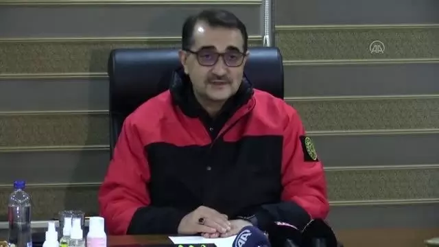 KASTAMONU - Bakan Dönmez, kırsaldaki şebekelerin yenilenmesine ağırlık vereceklerini söyledi KASTAMONU - Bakan Dönmez, kırsaldaki şebekelerin yenilenmesine ağırlık vereceklerini söyledi