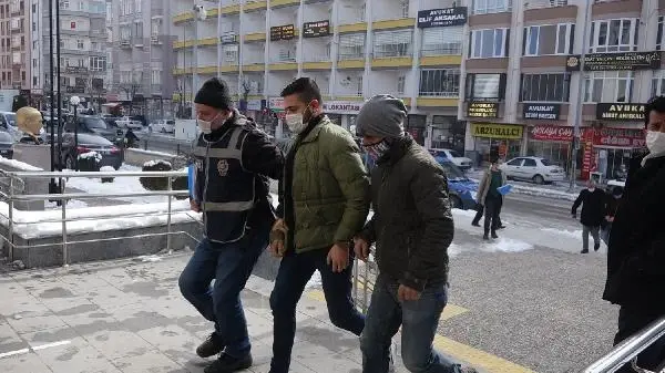Kayıp kız çocuğu 43 gün sonra bulundu; 8 gözaltı (2) Kayıp kız çocuğu 43 gün sonra bulundu; 8 gözaltı (2)
