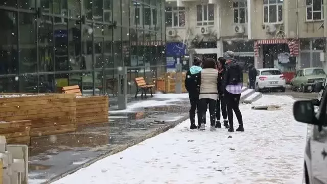 KIRKLARELİ - Kar etkisini sürdürüyor KIRKLARELİ - Kar etkisini sürdürüyor