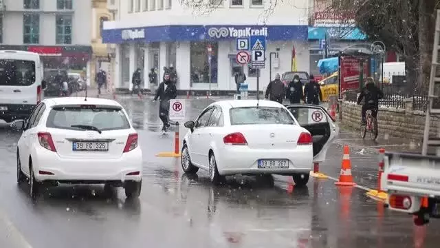 KIRKLARELİ - Kar etkisini sürdürüyor KIRKLARELİ - Kar etkisini sürdürüyor