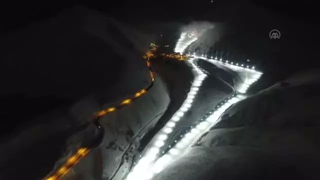 (VİDEO-GRAFİK) KIŞ TURİZMİNİN GÖZDE MERKEZLERİ - Adrenalin tutkunlarının vazgeçilmez adresi 'Palandöken' (VİDEO-GRAFİK) KIŞ TURİZMİNİN GÖZDE MERKEZLERİ - Adrenalin tutkunlarının vazgeçilmez adresi 'Palandöken'
