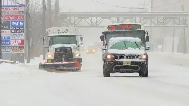 New Jersey'de kar fırtınası etkili oluyor New Jersey'de kar fırtınası etkili oluyor