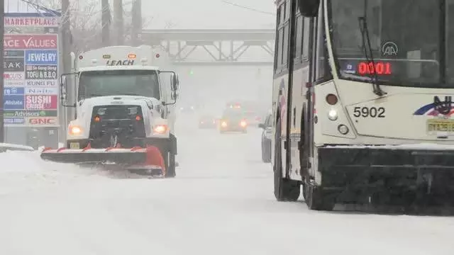 New Jersey'de kar fırtınası etkili oluyor New Jersey'de kar fırtınası etkili oluyor