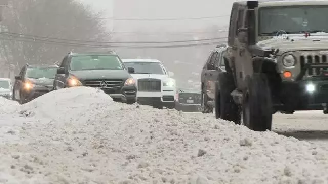 New Jersey'de kar fırtınası etkili oluyor New Jersey'de kar fırtınası etkili oluyor