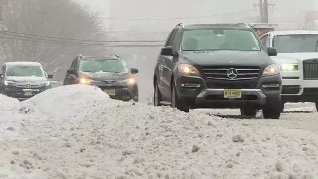 New Jersey'de kar fırtınası etkili oluyor New Jersey'de kar fırtınası etkili oluyor