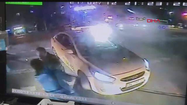 Otobüs şoförünü darp eden taksicinin belgesi iptal, aracı da trafikten men edildi