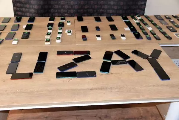 Son dakika haber: Polis, ele geçirdiği kaçak cep telefonuyla 'uzay' yazdı Son dakika haber: Polis, ele geçirdiği kaçak cep telefonuyla 'uzay' yazdı