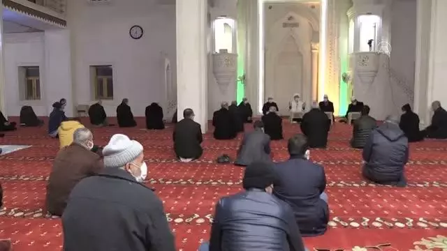 DİYARBAKIR - Regaip Kandili dualarla idrak edildi DİYARBAKIR - Regaip Kandili dualarla idrak edildi