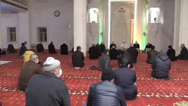 DİYARBAKIR - Regaip Kandili dualarla idrak edildi DİYARBAKIR - Regaip Kandili dualarla idrak edildi