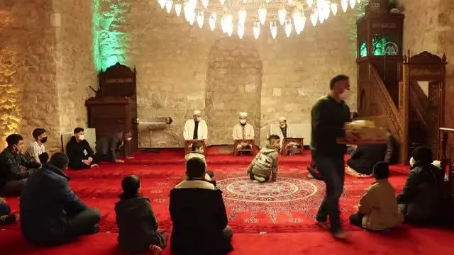 Regaip Kandili dualarla idrak edildi Regaip Kandili dualarla idrak edildi