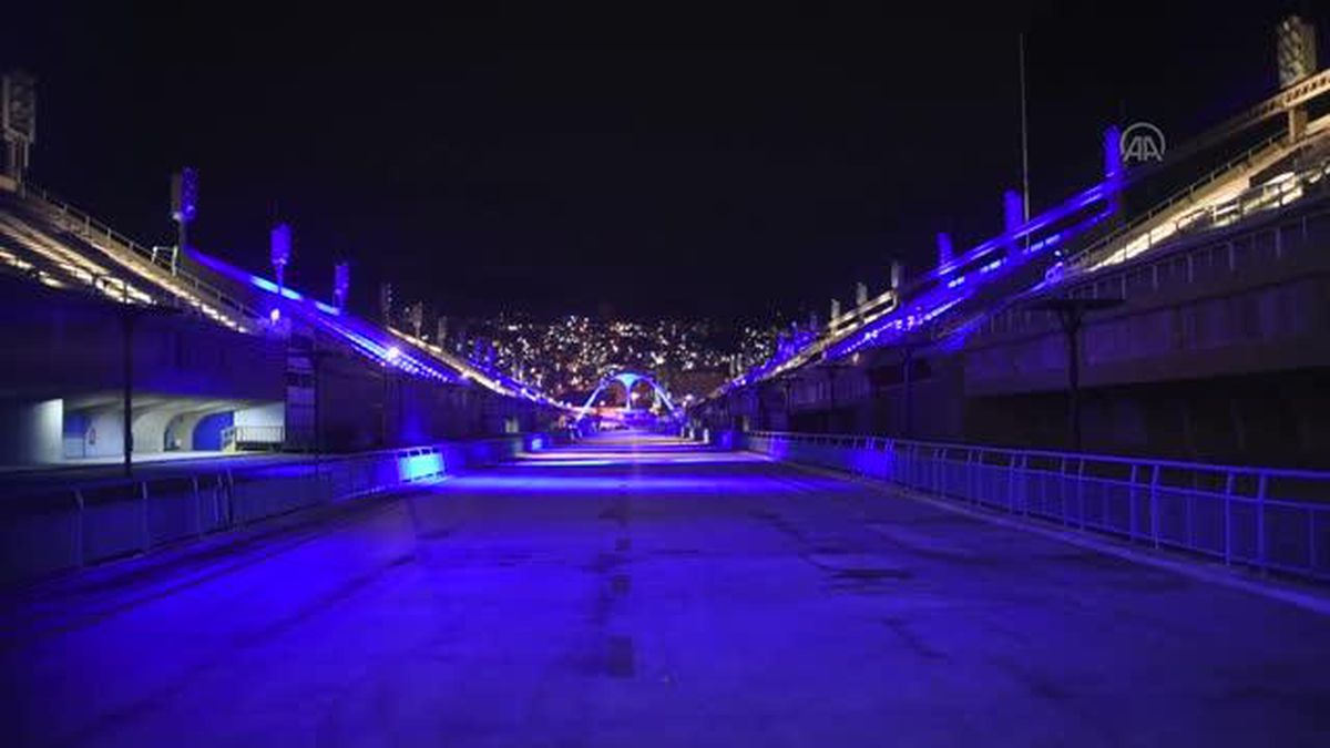 Rio de Janeiro'daki Sambadrome Kovid-19 kurbanları için ışıklandırıldı