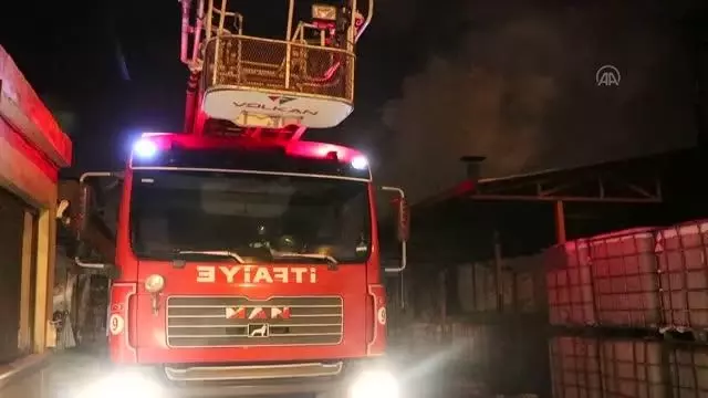 Sabun için yağ üreten tesiste çıkan yangın söndürüldü Sabun için yağ üreten tesiste çıkan yangın söndürüldü