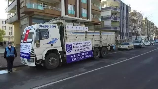 ŞANLIURFA - İdlib'e bir tır insani yardım gönderildi ŞANLIURFA - İdlib'e bir tır insani yardım gönderildi
