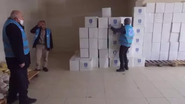 ŞANLIURFA - İdlib'e bir tır insani yardım gönderildi ŞANLIURFA - İdlib'e bir tır insani yardım gönderildi