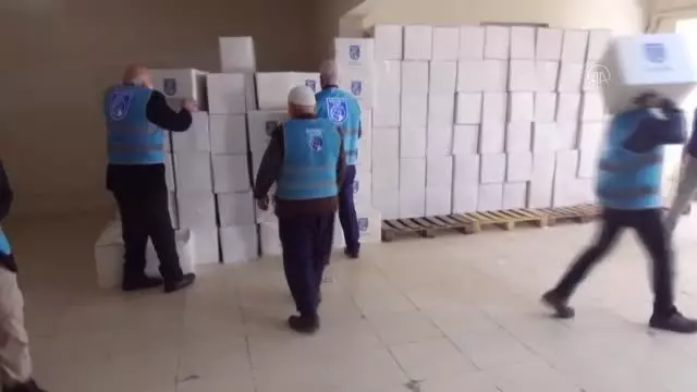 ŞANLIURFA - İdlib'e bir tır insani yardım gönderildi ŞANLIURFA - İdlib'e bir tır insani yardım gönderildi