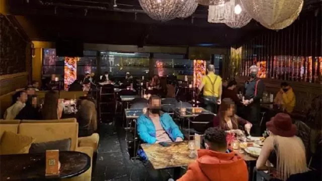 Şişli'de bir restorana yapılan baskında 20 kişiye binlerce liralık ceza kesildi Şişli'de bir restorana yapılan baskında 20 kişiye binlerce liralık ceza kesildi