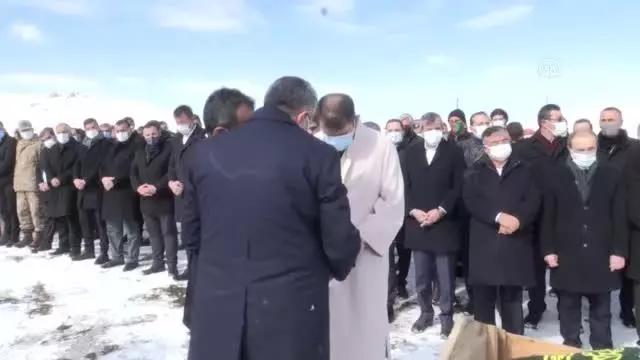Sivas Valisi Salih Ayhan'ın acı günü Sivas Valisi Salih Ayhan'ın acı günü