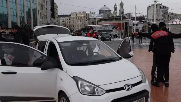 Taksim Meydanı'nda hareketli anlar Taksim Meydanı'nda hareketli anlar