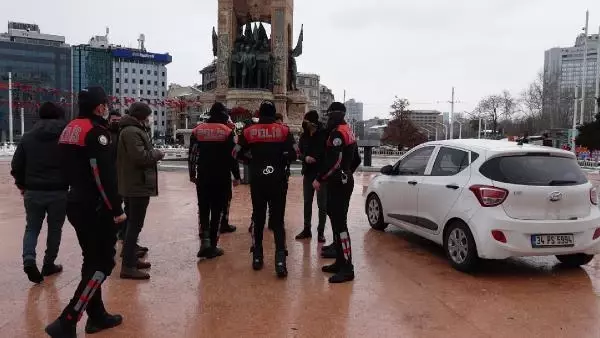 Taksim Meydanı'nda hareketli anlar Taksim Meydanı'nda hareketli anlar