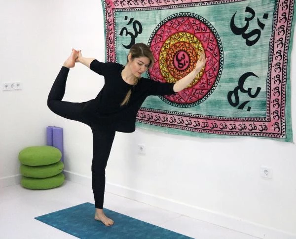 Tatile gelip hayran kaldığı Alanya'ya yerleşti, şimdi yoga eğitmenliği yapıyor