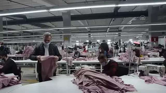 Tekstil fabrikaları ekonomiye katkı sunuyor Tekstil fabrikaları ekonomiye katkı sunuyor