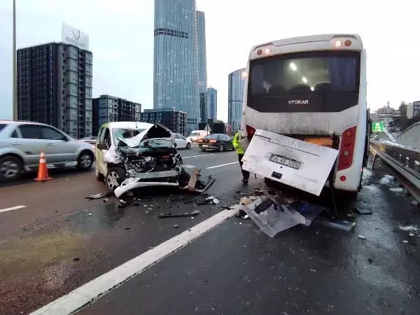 Son dakika haber... TEM'de trafiği kilitleyen kaza Son dakika haber... TEM'de trafiği kilitleyen kaza