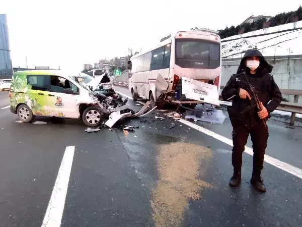 Son dakika haber... TEM'de trafiği kilitleyen kaza Son dakika haber... TEM'de trafiği kilitleyen kaza